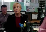 Сериал Падение Дженнифер / Jennifer Falls (2014) - cцена 1