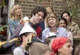 Сериал Материнство / Motherland (2017) - cцена 3